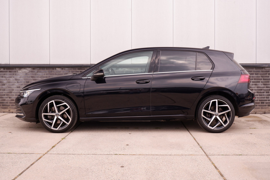 Volkswagen Golf 1.4 eHybrid Style | Carplay | Camera | Memory | Navi | Sfeerverlichting | LED