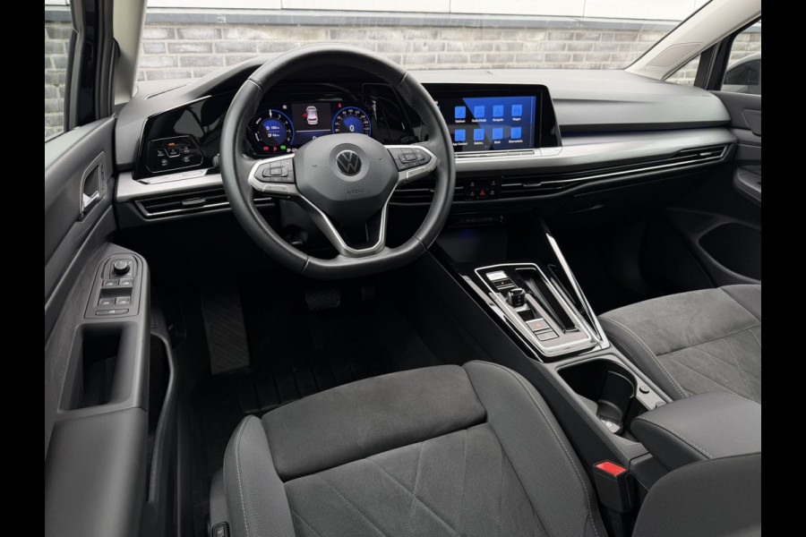 Volkswagen Golf 1.4 eHybrid Style | Carplay | Camera | Memory | Navi | Sfeerverlichting | LED