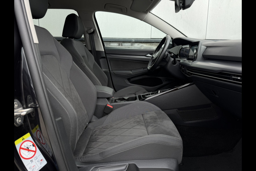 Volkswagen Golf 1.4 eHybrid Style | Carplay | Camera | Memory | Navi | Sfeerverlichting | LED