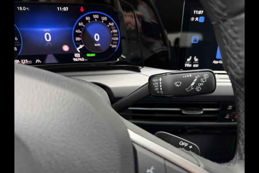 Volkswagen Golf 1.4 eHybrid Style | Carplay | Camera | Memory | Navi | Sfeerverlichting | LED