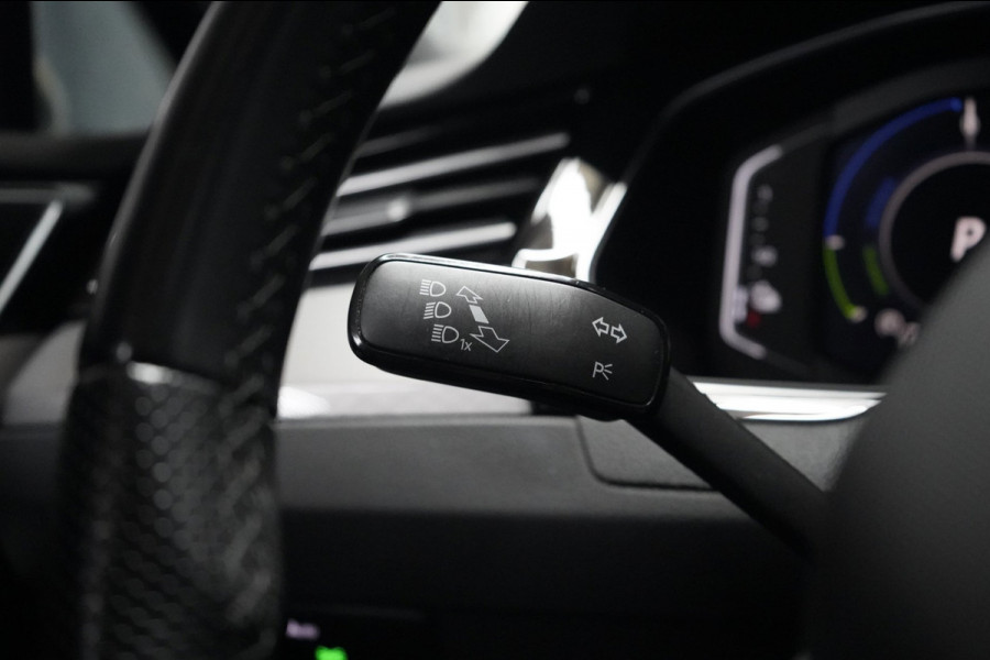 Volkswagen Passat Variant 1.4 TSI PHEV GTE | PANO | ACC | STOELVERWARMING