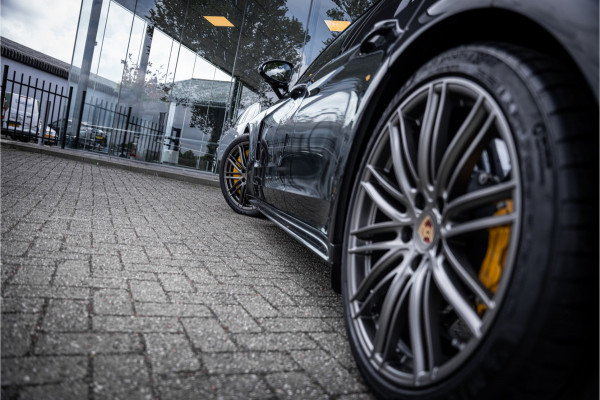 Porsche Panamera 4.0 Turbo S E-Hybrid (700pk) ** PCCB ** Burmester ** NL auto Sport Design ** Soft-close ** NP 245K