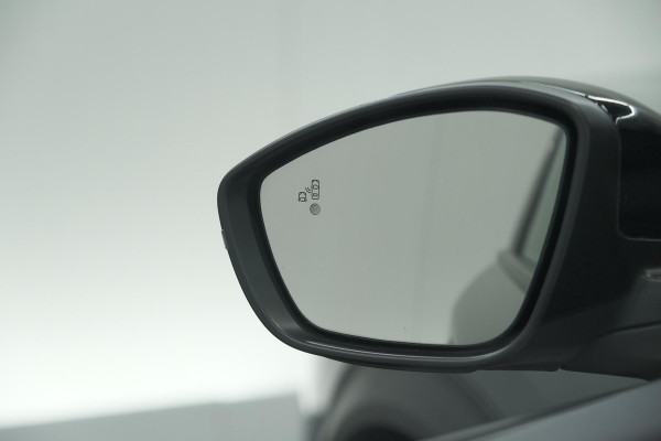 Peugeot e-2008 EV GT 50 kWh | 11 KW Laadfunctie | 360 Camera | Dodehoekdetectie | Apple Carplay | SOH=100%