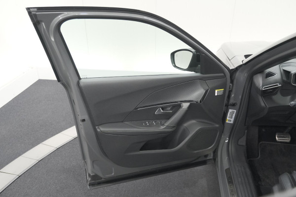 Peugeot e-2008 EV GT 50 kWh | 11 KW Laadfunctie | 360 Camera | Dodehoekdetectie | Apple Carplay | SOH=100%