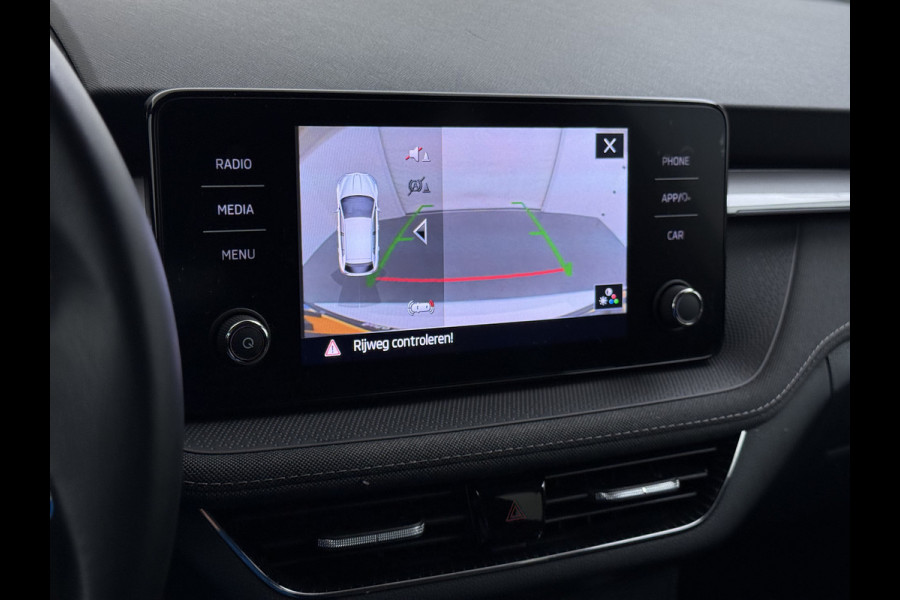 Škoda Fabia 1.0I 96PK Navi Camera Pdc Apple Carplay Android Keyless Stoelverwarming Cruise Control ECC Lmv Isofix Privacyglas Led Smartlink Bluetooth Licht-/Regensensor Mooie en complete Skoda Fabia