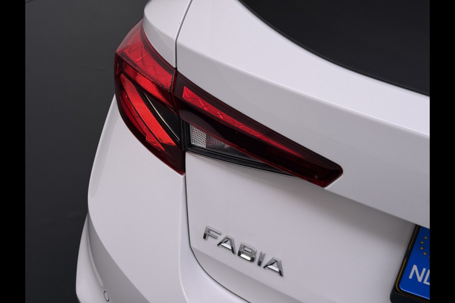 Škoda Fabia 1.0I 96PK Navi Camera Pdc Apple Carplay Android Keyless Stoelverwarming Cruise Control ECC Lmv Isofix Privacyglas Led Smartlink Bluetooth Licht-/Regensensor Mooie en complete Skoda Fabia