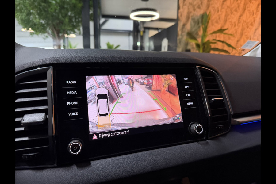 Škoda Karoq 1.5 TSI ACT Style | Trekhaak | Camera | Stoelverwarming | CarPlay | Cruise | Dealer onderhouden