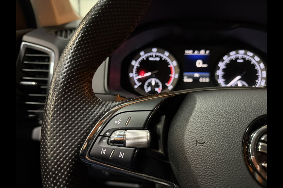 Škoda Karoq 1.5 TSI ACT Style | Trekhaak | Camera | Stoelverwarming | CarPlay | Cruise | Dealer onderhouden
