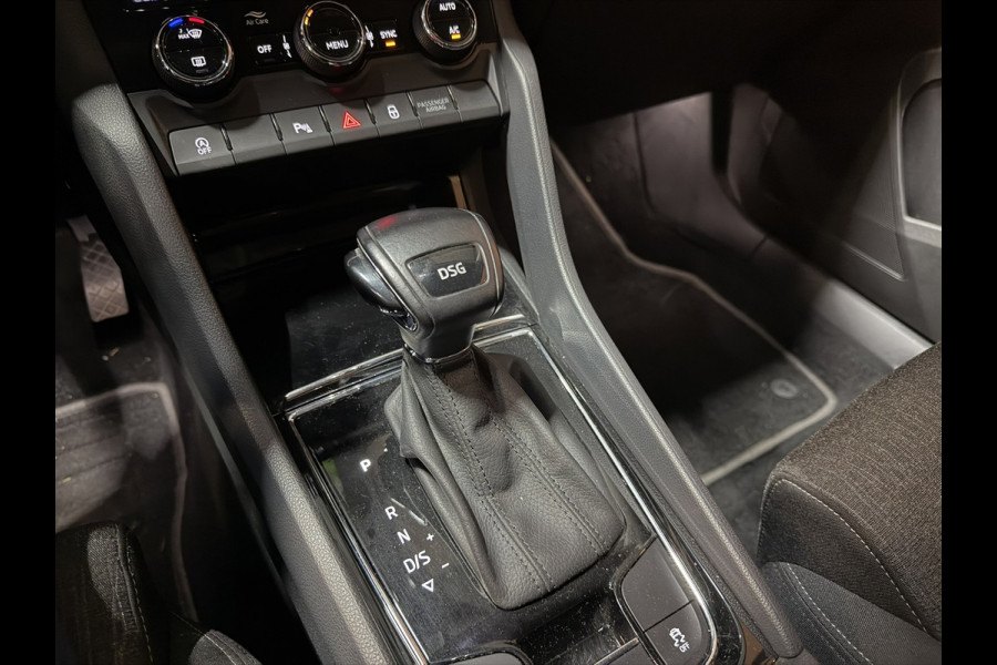 Škoda Karoq 1.5 TSI ACT Style | Trekhaak | Camera | Stoelverwarming | CarPlay | Cruise | Dealer onderhouden