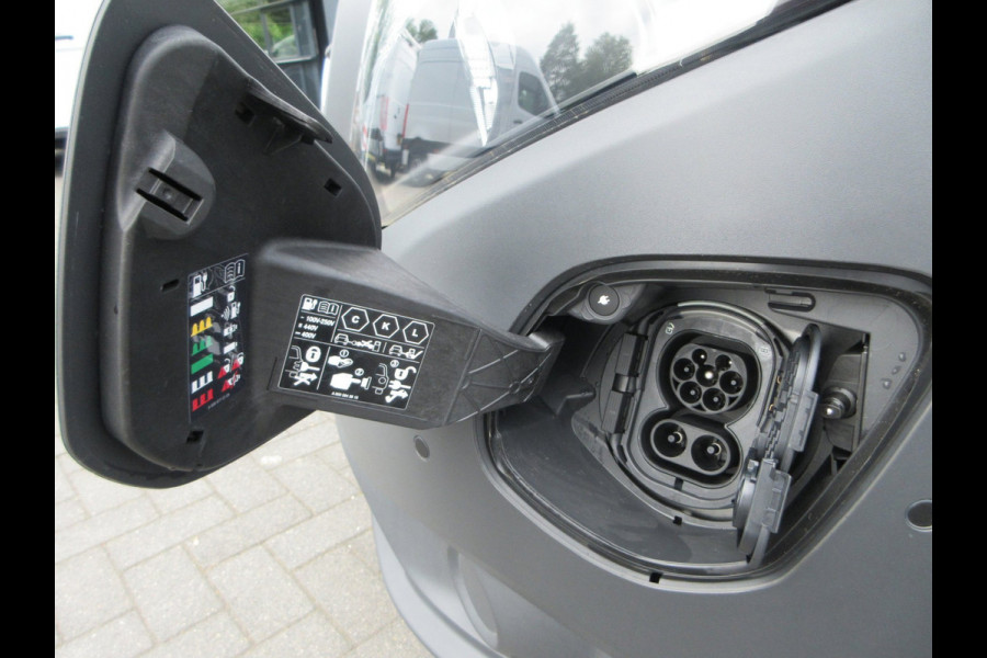 Mercedes-Benz Vito Evito, 112, L2, 66kWh, Snelladen, SoH 97,5%, Camera, 3-zits, Stoelverwarming.