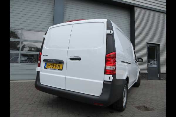 Mercedes-Benz Vito Evito, 112, L2, 66kWh, Snelladen, SoH 97,5%, Camera, 3-zits, Stoelverwarming.