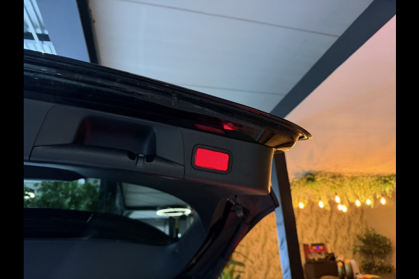Mercedes-Benz B-Klasse 180 Business Solution AMG | CarPlay | Camera | Cruise | LED | Stoelverwarming | PDC | Dealer onderhouden