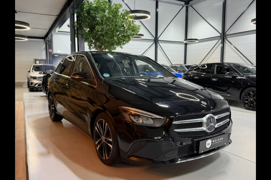 Mercedes-Benz B-Klasse 180 Business Solution AMG | CarPlay | Camera | Cruise | LED | Stoelverwarming | PDC | Dealer onderhouden