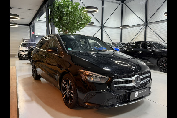 Mercedes-Benz B-Klasse 180 Business Solution AMG | CarPlay | Camera | Cruise | LED | Stoelverwarming | PDC | Dealer onderhouden