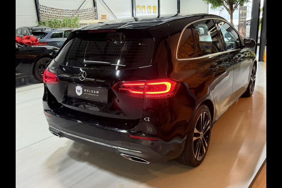 Mercedes-Benz B-Klasse 180 Business Solution AMG | CarPlay | Camera | Cruise | LED | Stoelverwarming | PDC | Dealer onderhouden