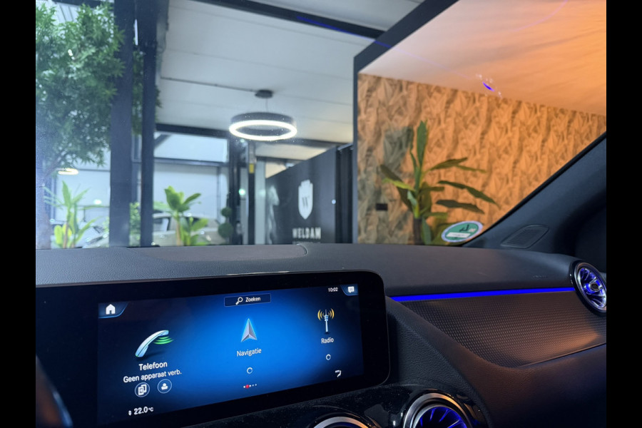 Mercedes-Benz B-Klasse 180 Business Solution AMG | CarPlay | Camera | Cruise | LED | Stoelverwarming | PDC | Dealer onderhouden