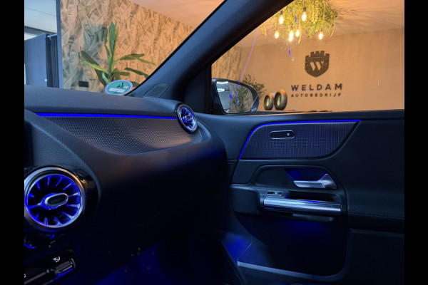 Mercedes-Benz B-Klasse 180 Business Solution AMG | CarPlay | Camera | Cruise | LED | Stoelverwarming | PDC | Dealer onderhouden