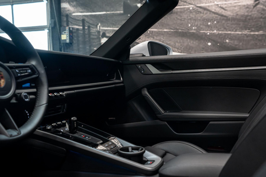 Porsche 911 Cabrio 3.0 Carrera S *FACELIFT / Sport-Design / Lift-Systeem / BOSE / Stoelventilatie / Vierwiel-Besturing / InnoDrive / Matrix-LED*