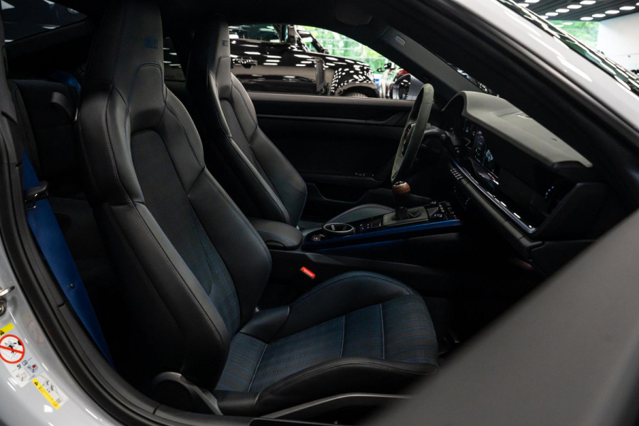 Porsche 911 3.0 Carrera T *FACELIFT / BOSE / Schuifdak / Sportuitlaat / Vierwiel-besturing / Achterlicht Exclusiv / Interieur-pakket: Carrera T*
