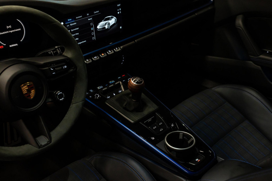 Porsche 911 3.0 Carrera T *FACELIFT / BOSE / Schuifdak / Sportuitlaat / Vierwiel-besturing / Achterlicht Exclusiv / Interieur-pakket: Carrera T*