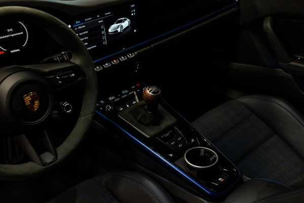 Porsche 911 3.0 Carrera T *FACELIFT / BOSE / Schuifdak / Sportuitlaat / Vierwiel-besturing / Achterlicht Exclusiv / Interieur-pakket: Carrera T*