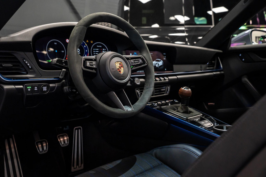 Porsche 911 3.0 Carrera T *FACELIFT / BOSE / Schuifdak / Sportuitlaat / Vierwiel-besturing / Achterlicht Exclusiv / Interieur-pakket: Carrera T*