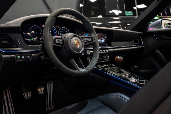 Porsche 911 3.0 Carrera T *FACELIFT / BOSE / Schuifdak / Sportuitlaat / Vierwiel-besturing / Achterlicht Exclusiv / Interieur-pakket: Carrera T*