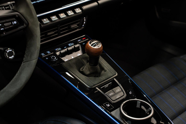 Porsche 911 3.0 Carrera T *FACELIFT / BOSE / Schuifdak / Sportuitlaat / Vierwiel-besturing / Achterlicht Exclusiv / Interieur-pakket: Carrera T*