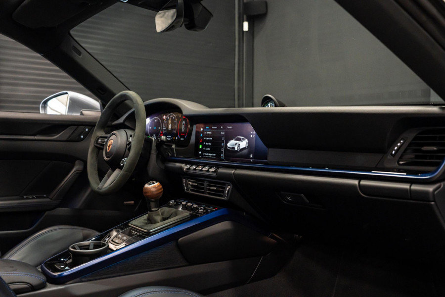 Porsche 911 3.0 Carrera T *FACELIFT / BOSE / Schuifdak / Sportuitlaat / Vierwiel-besturing / Achterlicht Exclusiv / Interieur-pakket: Carrera T*