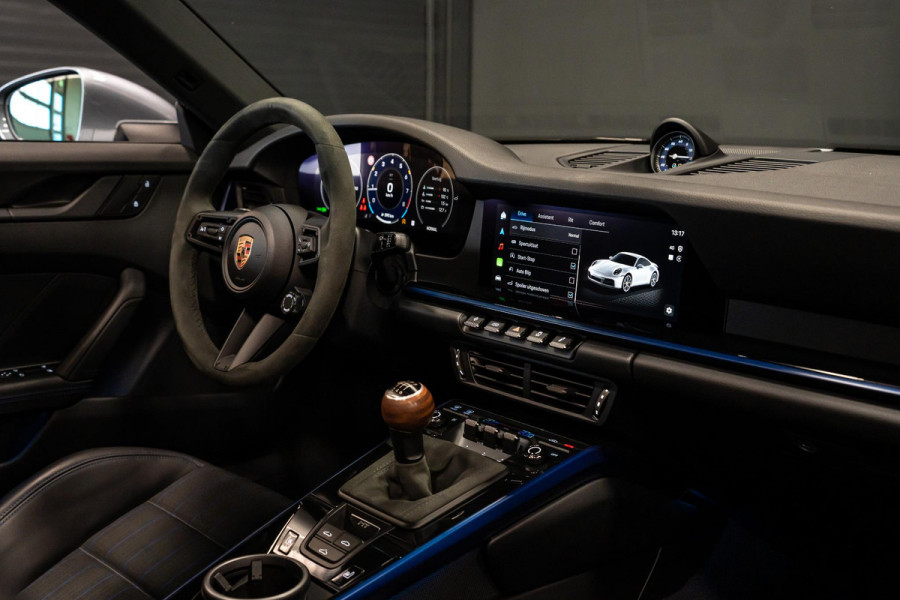 Porsche 911 3.0 Carrera T *FACELIFT / BOSE / Schuifdak / Sportuitlaat / Vierwiel-besturing / Achterlicht Exclusiv / Interieur-pakket: Carrera T*