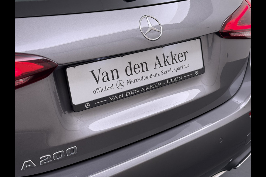 Mercedes-Benz A-Klasse 200 Luxury 164pk // Panoramadak // Carplay // Sfeerverlichting // MultiBeam LED // Keyless Entry // Camera // Advanced Audio