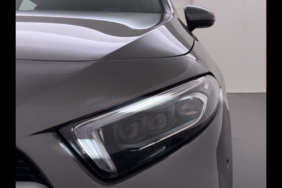 Mercedes-Benz A-Klasse 200 Luxury 164pk // Panoramadak // Carplay // Sfeerverlichting // MultiBeam LED // Keyless Entry // Camera // Advanced Audio