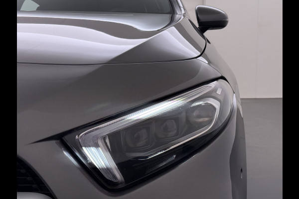 Mercedes-Benz A-Klasse 200 Luxury 164pk // Panoramadak // Carplay // Sfeerverlichting // MultiBeam LED // Keyless Entry // Camera // Advanced Audio