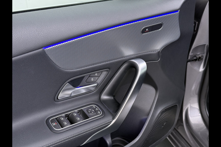 Mercedes-Benz A-Klasse 200 Luxury 164pk // Panoramadak // Carplay // Sfeerverlichting // MultiBeam LED // Keyless Entry // Camera // Advanced Audio
