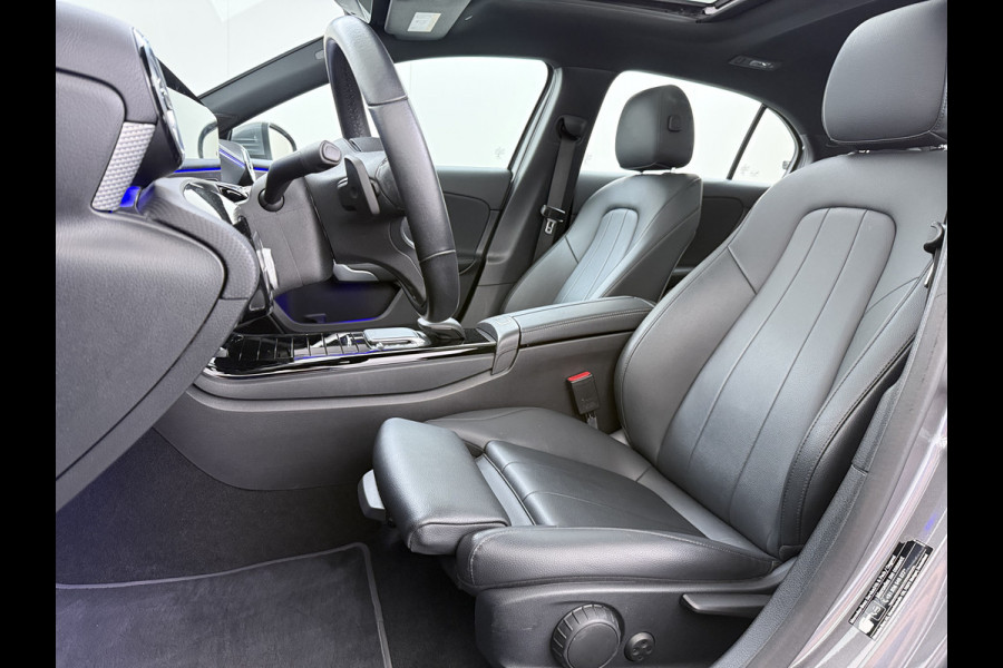 Mercedes-Benz A-Klasse 200 Luxury 164pk // Panoramadak // Carplay // Sfeerverlichting // MultiBeam LED // Keyless Entry // Camera // Advanced Audio