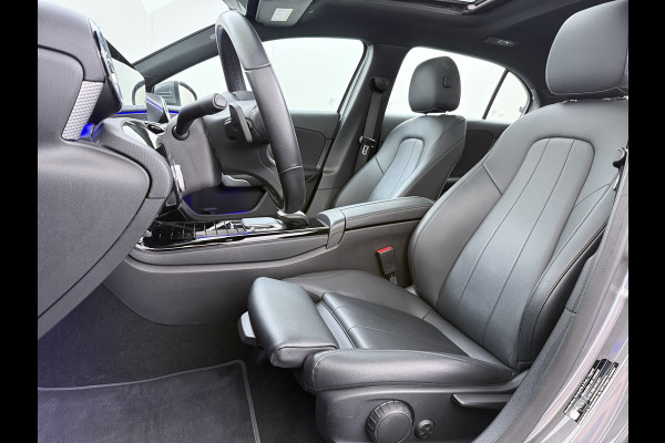 Mercedes-Benz A-Klasse 200 Luxury 164pk // Panoramadak // Carplay // Sfeerverlichting // MultiBeam LED // Keyless Entry // Camera // Advanced Audio