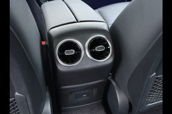 Mercedes-Benz A-Klasse 200 Luxury 164pk // Panoramadak // Carplay // Sfeerverlichting // MultiBeam LED // Keyless Entry // Camera // Advanced Audio