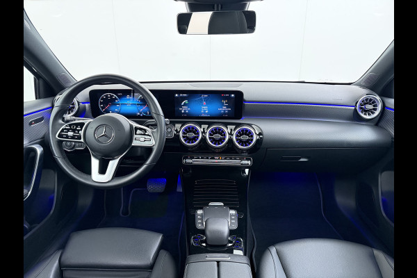 Mercedes-Benz A-Klasse 200 Luxury 164pk // Panoramadak // Carplay // Sfeerverlichting // MultiBeam LED // Keyless Entry // Camera // Advanced Audio