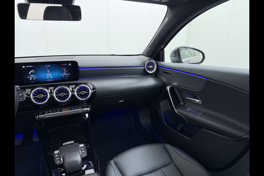 Mercedes-Benz A-Klasse 200 Luxury 164pk // Panoramadak // Carplay // Sfeerverlichting // MultiBeam LED // Keyless Entry // Camera // Advanced Audio