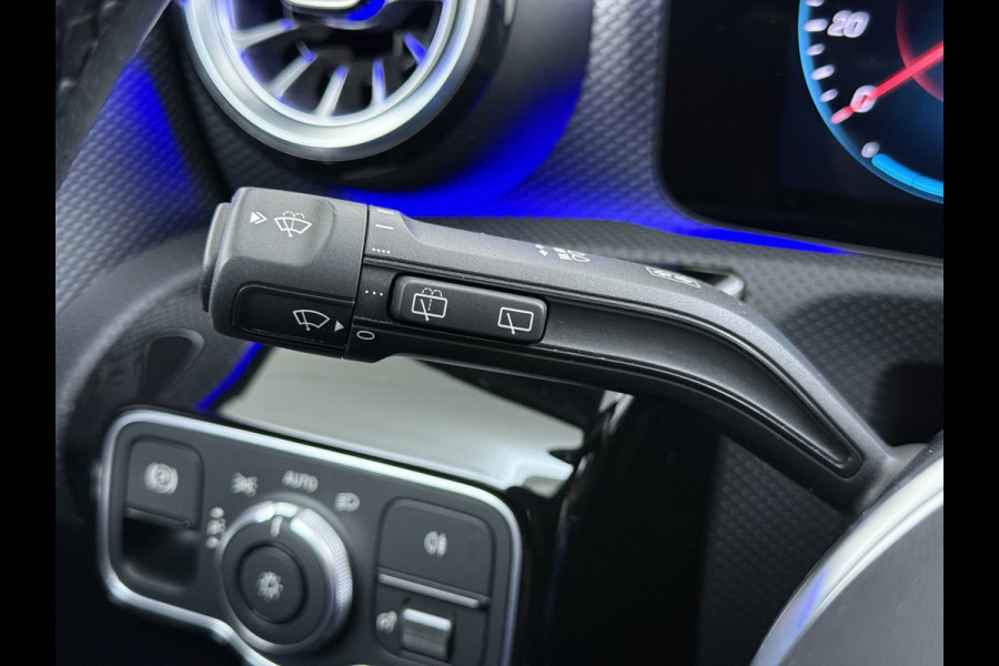 Mercedes-Benz A-Klasse 200 Luxury 164pk // Panoramadak // Carplay // Sfeerverlichting // MultiBeam LED // Keyless Entry // Camera // Advanced Audio