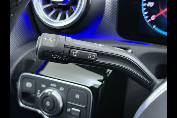 Mercedes-Benz A-Klasse 200 Luxury 164pk // Panoramadak // Carplay // Sfeerverlichting // MultiBeam LED // Keyless Entry // Camera // Advanced Audio