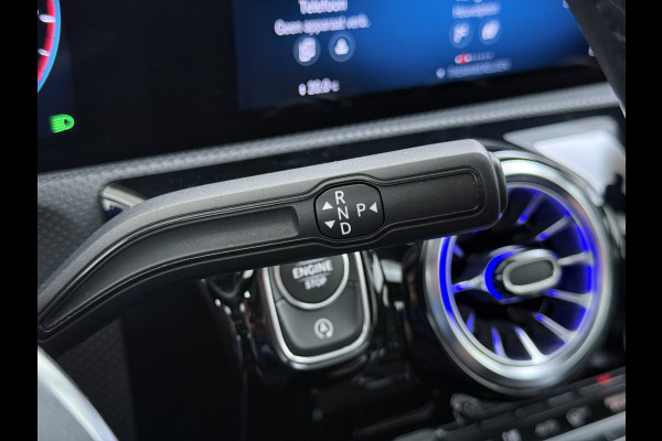 Mercedes-Benz A-Klasse 200 Luxury 164pk // Panoramadak // Carplay // Sfeerverlichting // MultiBeam LED // Keyless Entry // Camera // Advanced Audio