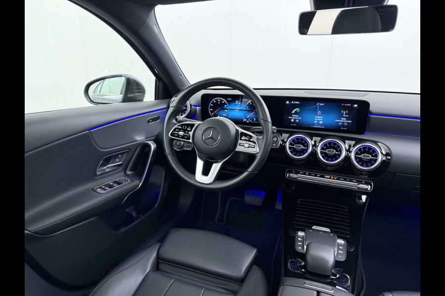 Mercedes-Benz A-Klasse 200 Luxury 164pk // Panoramadak // Carplay // Sfeerverlichting // MultiBeam LED // Keyless Entry // Camera // Advanced Audio