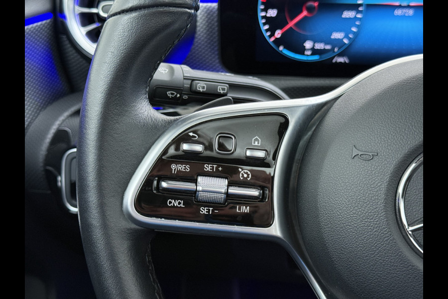 Mercedes-Benz A-Klasse 200 Luxury 164pk // Panoramadak // Carplay // Sfeerverlichting // MultiBeam LED // Keyless Entry // Camera // Advanced Audio