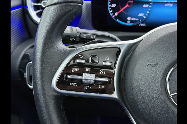 Mercedes-Benz A-Klasse 200 Luxury 164pk // Panoramadak // Carplay // Sfeerverlichting // MultiBeam LED // Keyless Entry // Camera // Advanced Audio