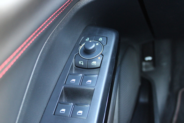 Ford Puma 1.0 EcoBoost Hybrid ST-Line X | Panoramadak | Trekhaak | Matrix | Full Options