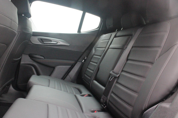 Alfa Romeo Tonale 1.5T Hybrid 160PK VELOCE | PREMIUM PACK: LEDEREN BEKLEDING/GEVENTILEERDE VOORSTOELEN/4-VOUDIG ELEKTRISCH VERSTELBARE LENDESTEUN VOORSTOELEN/ELEKTRISCH BEDIENBARE /HOOGGLANS ZWARTE RAAMOMLIJSTING/AMBIENT LIGHTING | TECHNOLOGY PACK: PARKEERWAARSCHUWING VOOR EN ACHTER/360° CAMERA/AUTOMATISCH INPARKEREN/ AUTONOMOUS DRIVING LEVEL 2: ADAPTIVE CRUISE CONTROL/LANE CENTERING ASSIST/TRAFFIC JAM ASSIST DODEHOEK DETECTIE AUTOMATISCH DIMMENDE BUITENSPIEGELS ELEKTRISCH BEDIENBARE ACHTERKLEP | WINTERPACK: STOELVERWARMING VOOR/STUURVERWARMING/VERWARMBARE RUITENSPROEIERS | 19" LICHTMET