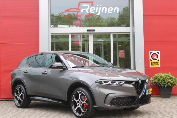 Alfa Romeo Tonale 1.5T Hybrid 160PK VELOCE | PREMIUM PACK: LEDEREN BEKLEDING/GEVENTILEERDE VOORSTOELEN/4-VOUDIG ELEKTRISCH VERSTELBARE LENDESTEUN VOORSTOELEN/ELEKTRISCH BEDIENBARE /HOOGGLANS ZWARTE RAAMOMLIJSTING/AMBIENT LIGHTING | TECHNOLOGY PACK: PARKEERWAARSCHUWING VOOR EN ACHTER/360° CAMERA/AUTOMATISCH INPARKEREN/ AUTONOMOUS DRIVING LEVEL 2: ADAPTIVE CRUISE CONTROL/LANE CENTERING ASSIST/TRAFFIC JAM ASSIST DODEHOEK DETECTIE AUTOMATISCH DIMMENDE BUITENSPIEGELS ELEKTRISCH BEDIENBARE ACHTERKLEP | WINTERPACK: STOELVERWARMING VOOR/STUURVERWARMING/VERWARMBARE RUITENSPROEIERS | 19" LICHTMET