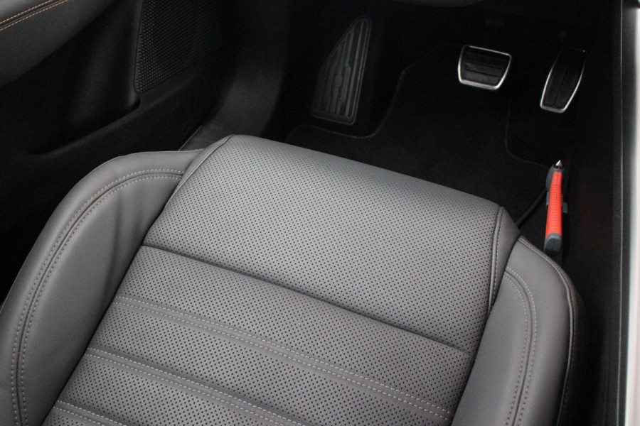 Alfa Romeo Tonale 1.5T Hybrid 160PK VELOCE | PREMIUM PACK: LEDEREN BEKLEDING/GEVENTILEERDE VOORSTOELEN/4-VOUDIG ELEKTRISCH VERSTELBARE LENDESTEUN VOORSTOELEN/ELEKTRISCH BEDIENBARE /HOOGGLANS ZWARTE RAAMOMLIJSTING/AMBIENT LIGHTING | TECHNOLOGY PACK: PARKEERWAARSCHUWING VOOR EN ACHTER/360° CAMERA/AUTOMATISCH INPARKEREN/ AUTONOMOUS DRIVING LEVEL 2: ADAPTIVE CRUISE CONTROL/LANE CENTERING ASSIST/TRAFFIC JAM ASSIST DODEHOEK DETECTIE AUTOMATISCH DIMMENDE BUITENSPIEGELS ELEKTRISCH BEDIENBARE ACHTERKLEP | WINTERPACK: STOELVERWARMING VOOR/STUURVERWARMING/VERWARMBARE RUITENSPROEIERS | 19" LICHTMET
