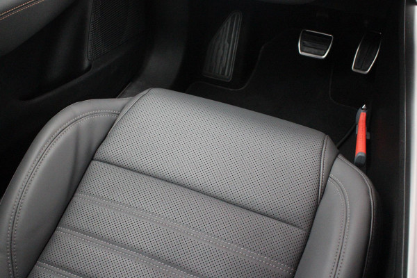 Alfa Romeo Tonale 1.5T Hybrid 160PK VELOCE | PREMIUM PACK: LEDEREN BEKLEDING/GEVENTILEERDE VOORSTOELEN/4-VOUDIG ELEKTRISCH VERSTELBARE LENDESTEUN VOORSTOELEN/ELEKTRISCH BEDIENBARE /HOOGGLANS ZWARTE RAAMOMLIJSTING/AMBIENT LIGHTING | TECHNOLOGY PACK: PARKEERWAARSCHUWING VOOR EN ACHTER/360° CAMERA/AUTOMATISCH INPARKEREN/ AUTONOMOUS DRIVING LEVEL 2: ADAPTIVE CRUISE CONTROL/LANE CENTERING ASSIST/TRAFFIC JAM ASSIST DODEHOEK DETECTIE AUTOMATISCH DIMMENDE BUITENSPIEGELS ELEKTRISCH BEDIENBARE ACHTERKLEP | WINTERPACK: STOELVERWARMING VOOR/STUURVERWARMING/VERWARMBARE RUITENSPROEIERS | 19" LICHTMET